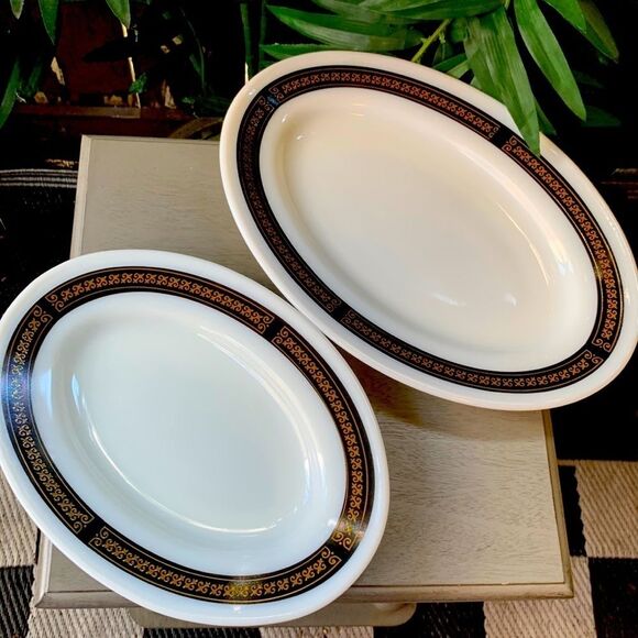 2 Pyrex Serving Plates Gold & Black Fleur De Lis Pattern Trim on White Ceramic - Picture 1 of 7